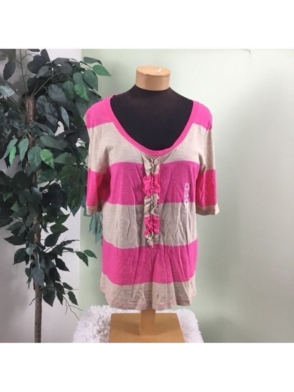 Old Navy Women’s XL Pink & Tan Stripe Ruffle Front Tee NWT